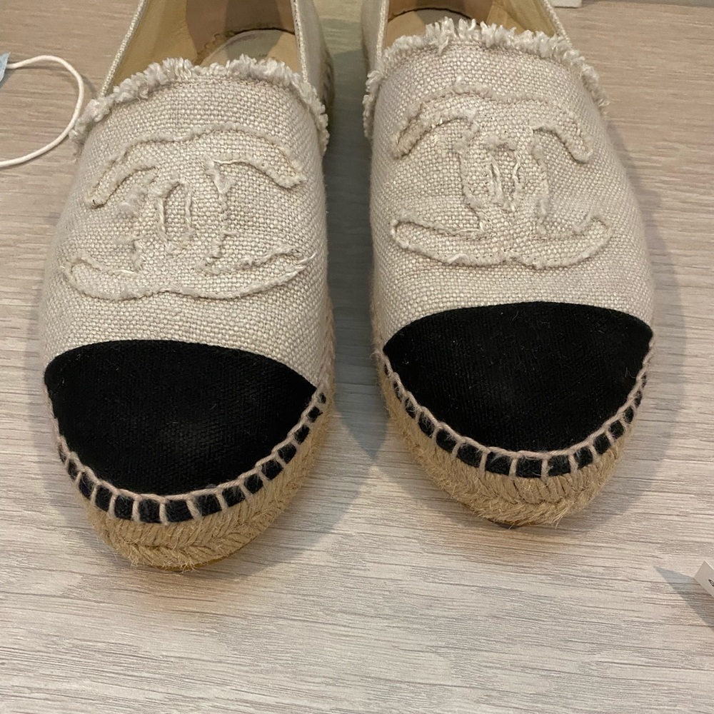 Chanel Ivory/black slides